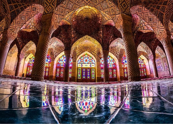 بازی نور در مسجد نصیرالملک شیراز