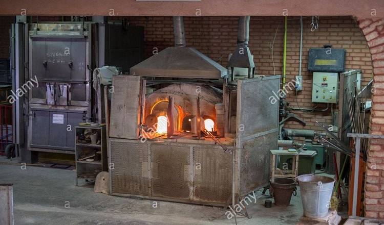 Introduction of the glass furnace